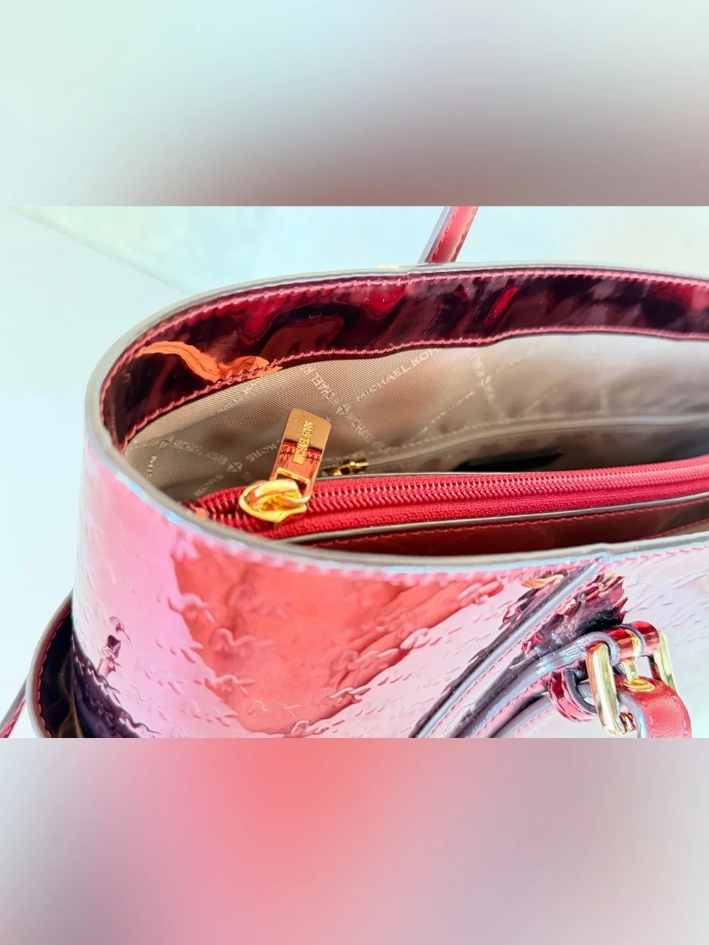 Michael Kors Voyager LG Mirror Metallic Tote Shoulder Bag MK Cherry - Picture 9 of 9